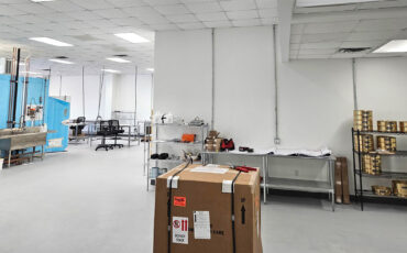 Kleinfelder's Houston laboratory space interior photo with equipment